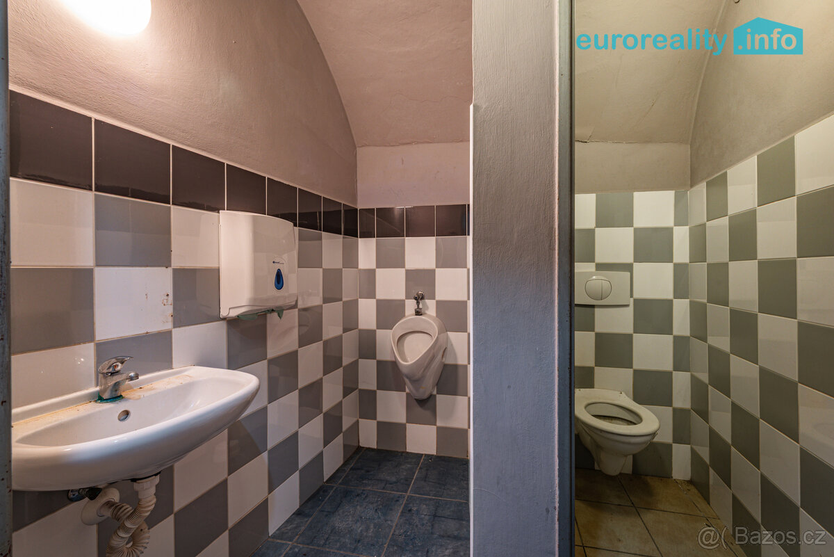 Prodej unikátního nebytového prostoru – vinný sklep s barem, - 4