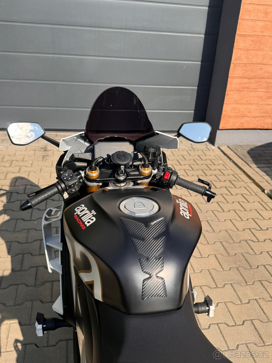 Aprilia RSV4 1100 Factory Ultra Gold - 4