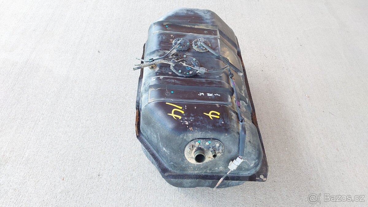 Toyota LC90 - Nádrž - 4