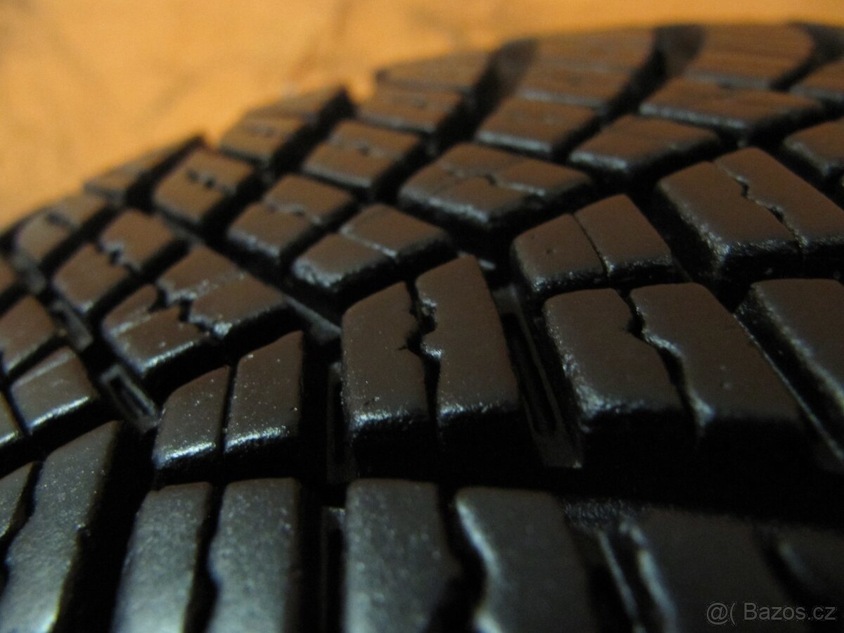 Pneu 205/55/17 Good Year Vector - 4