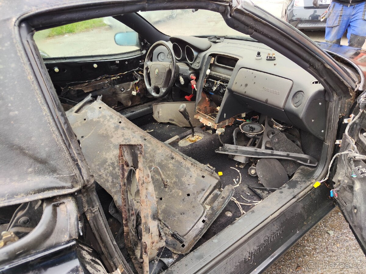 Alfa Romeo Spider 916 3.0 - 4