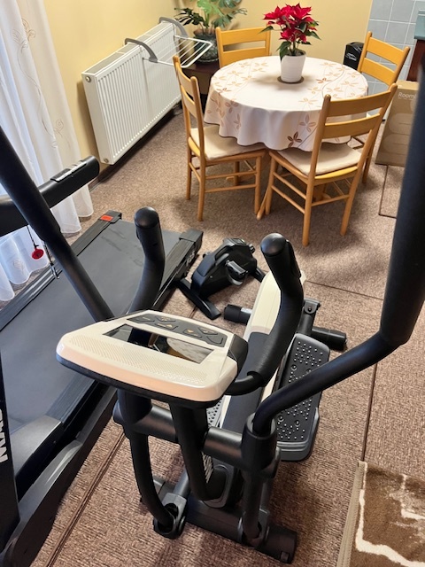 Stroje na cvičení (běžecký pás atd,) - 4