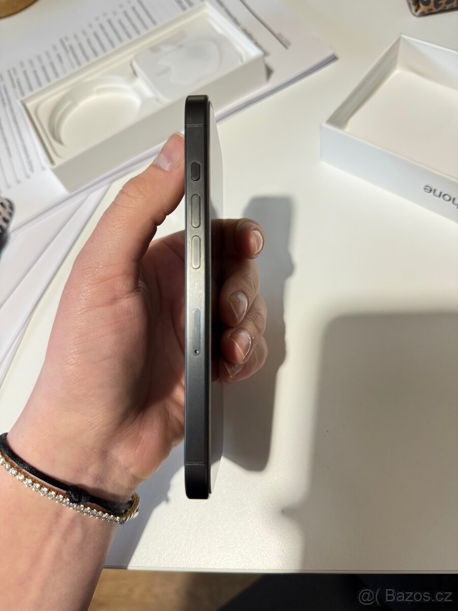 iPhone 15 pro 128gb černý titan - 4