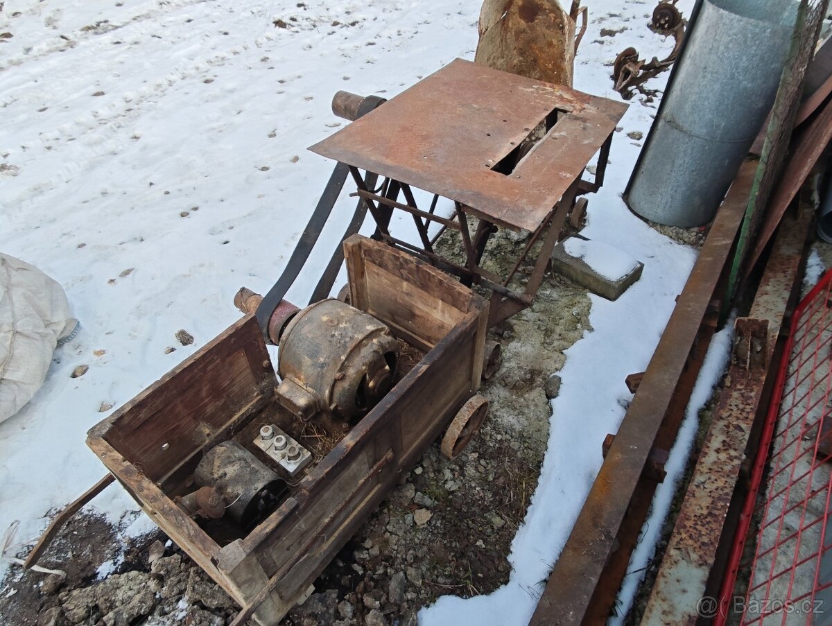 Historická cirkulárka pohon na řemen - 4