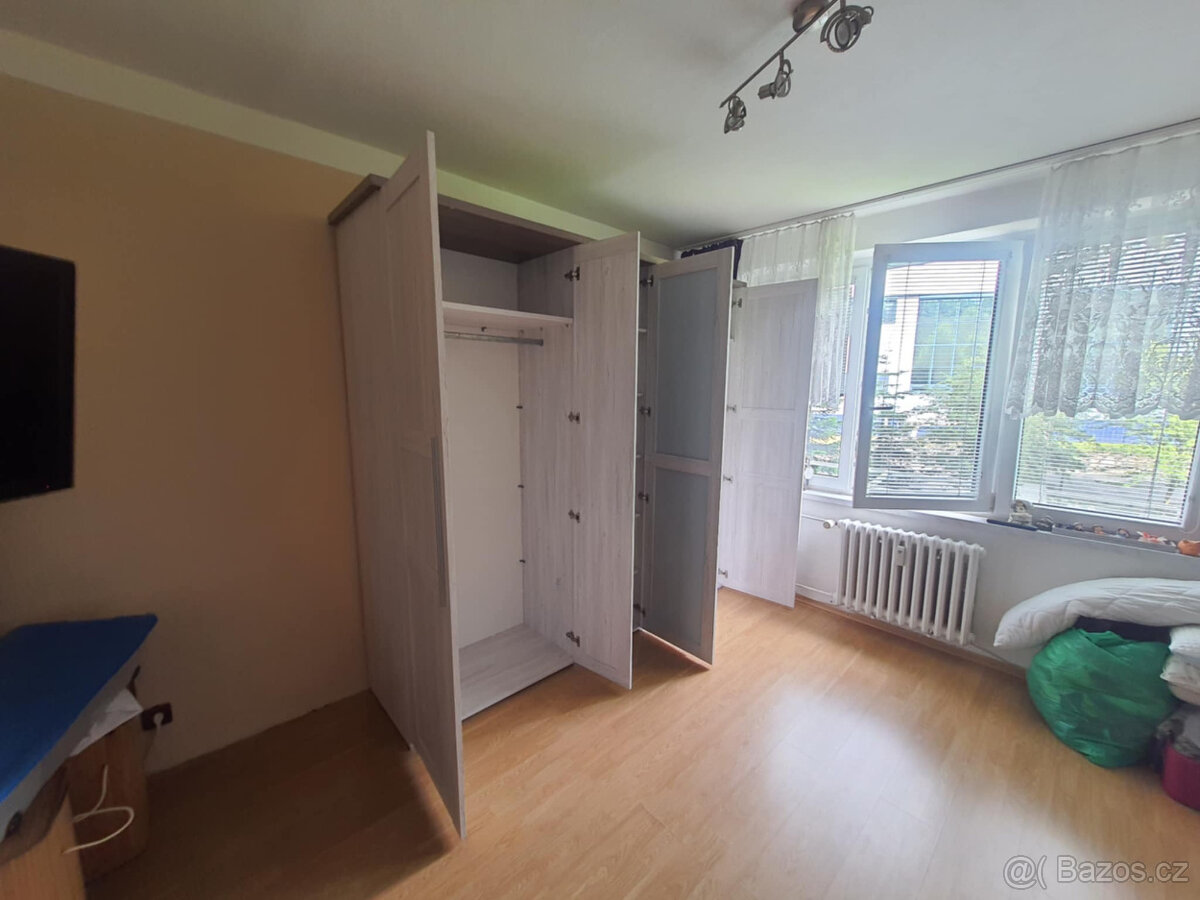 Velká šatní skřín. - 4