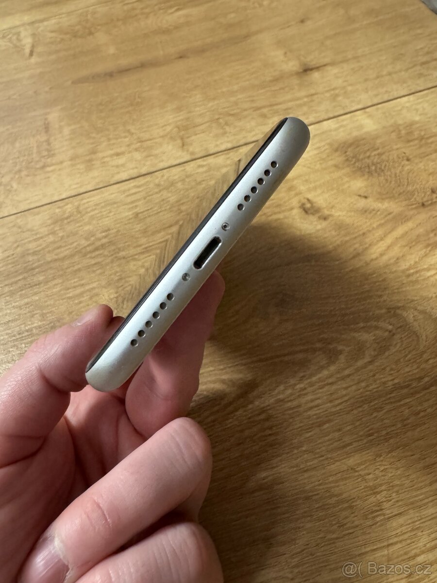 iPhone XR | 128GB | TOP stav - 4