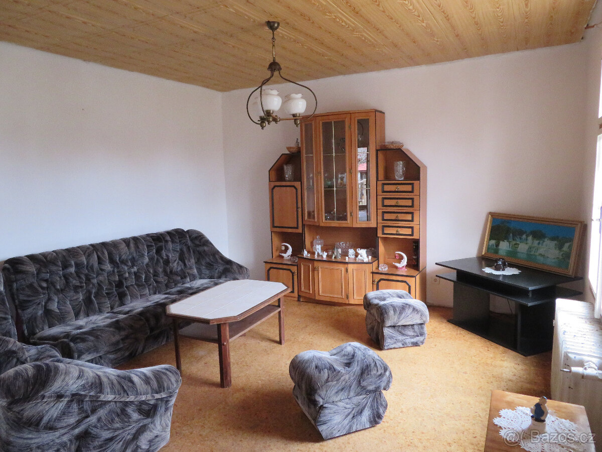 Rodinný dům se zahradou a garáží - 4