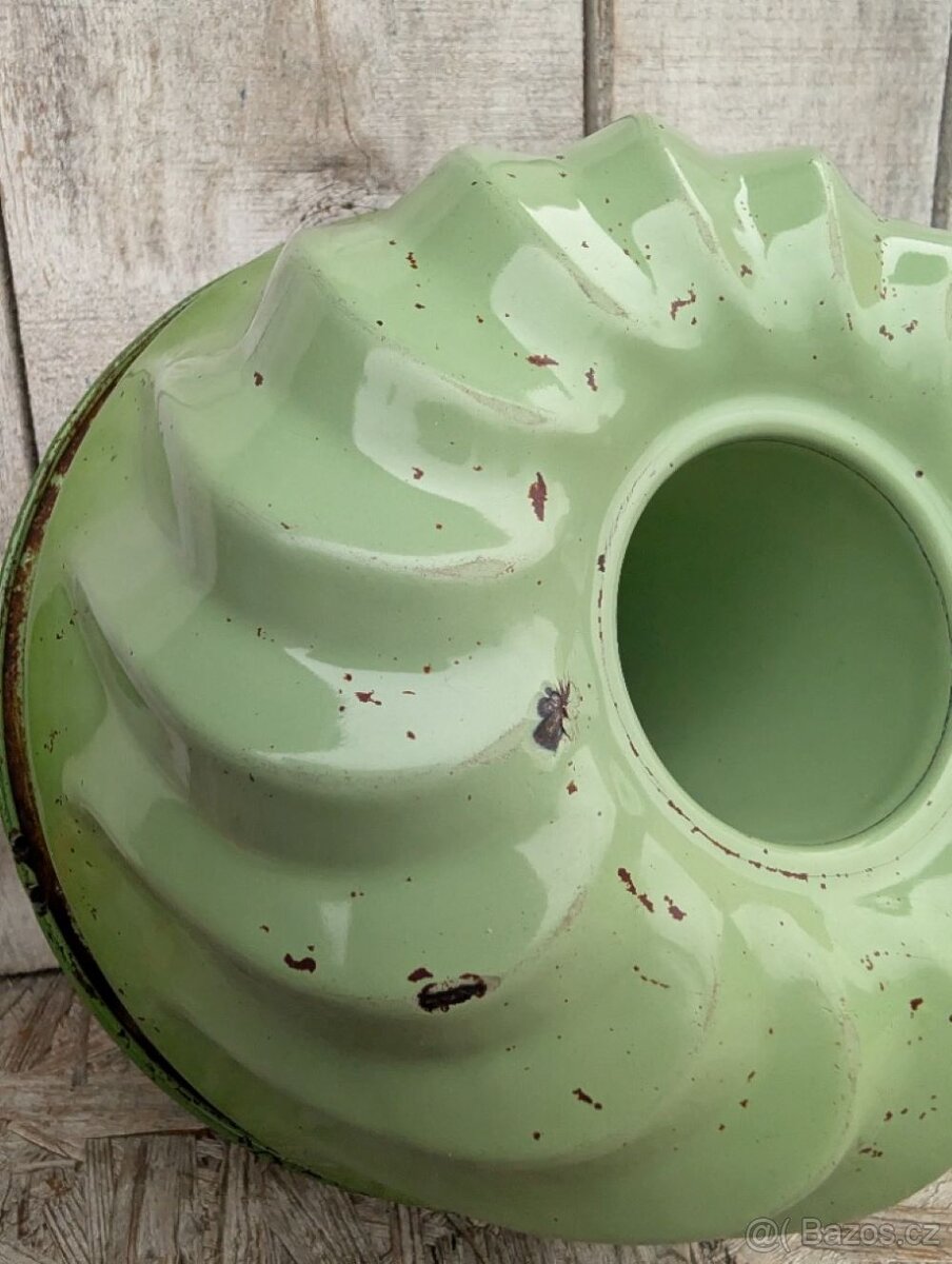 Forma na bábovku v zeleném kabátku. - 4