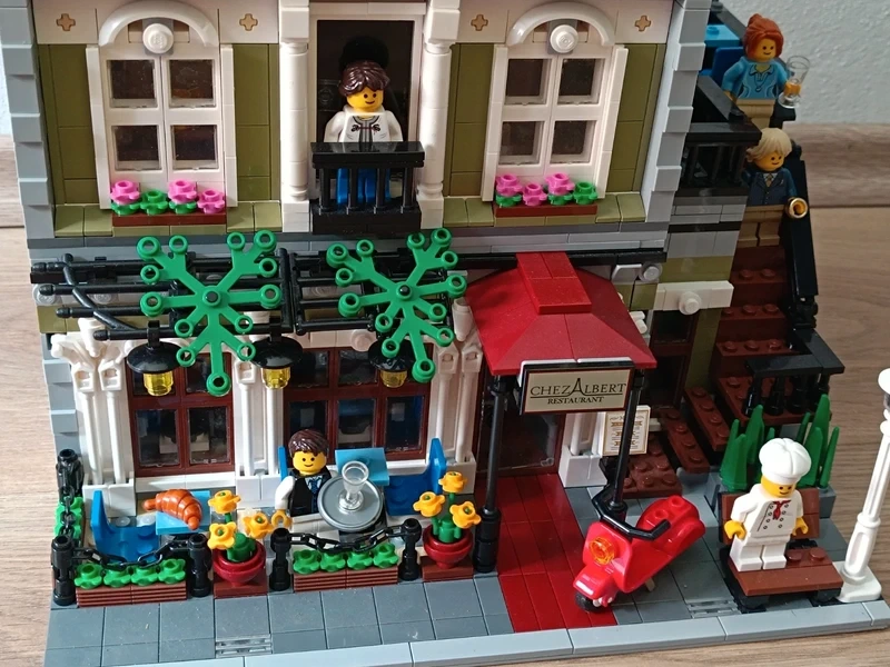 LEGO Creator Expert 10243 Pařížská restaurace - 4