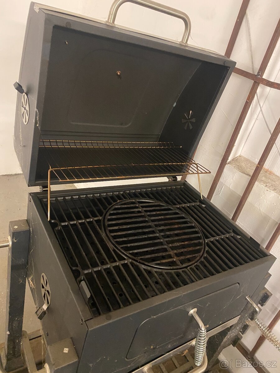 Gril na dřevěné uhlí - 4