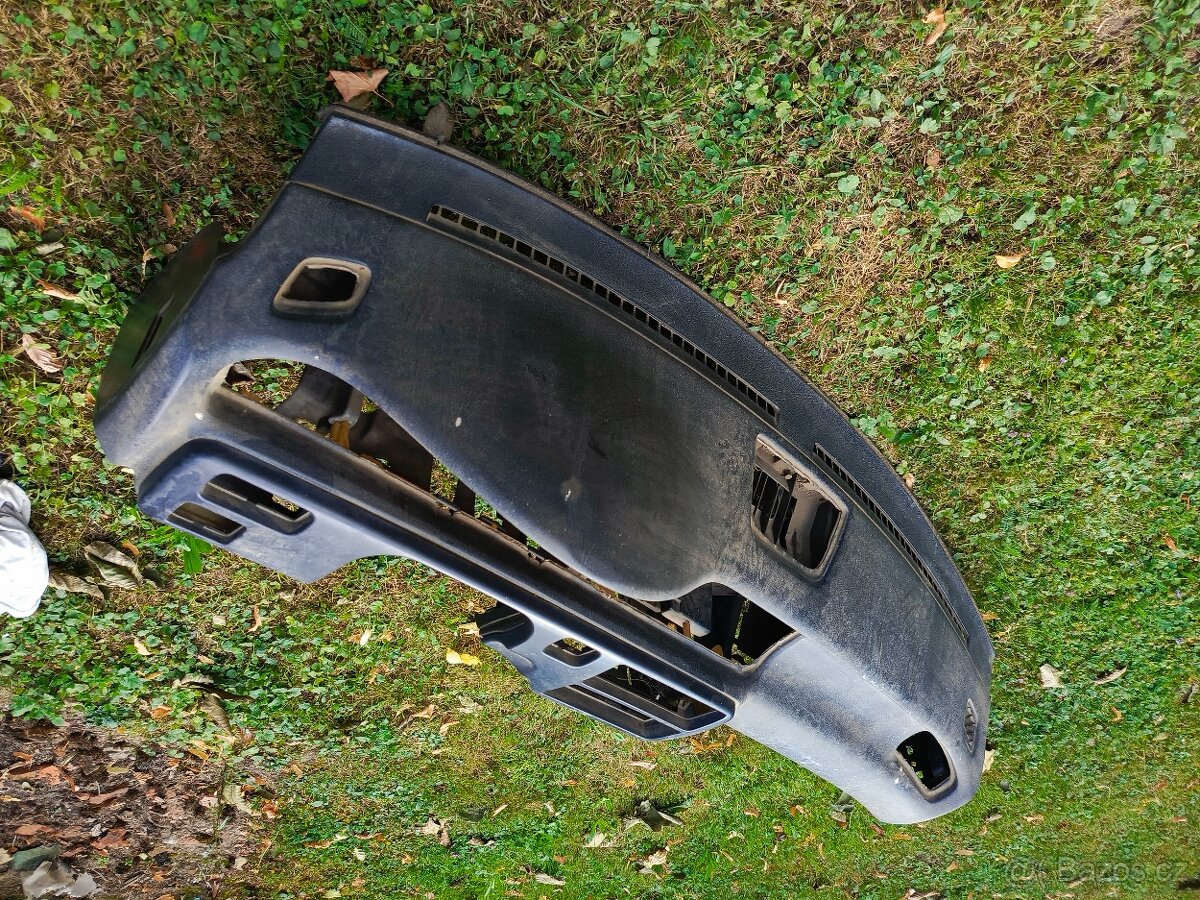 palubni deska Civic EG - 4