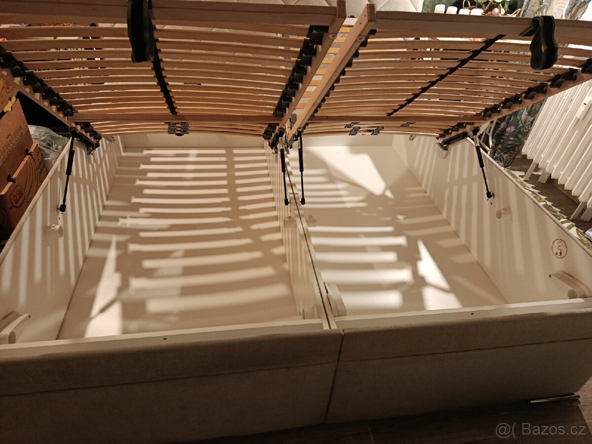 Čalouněná postel - 4