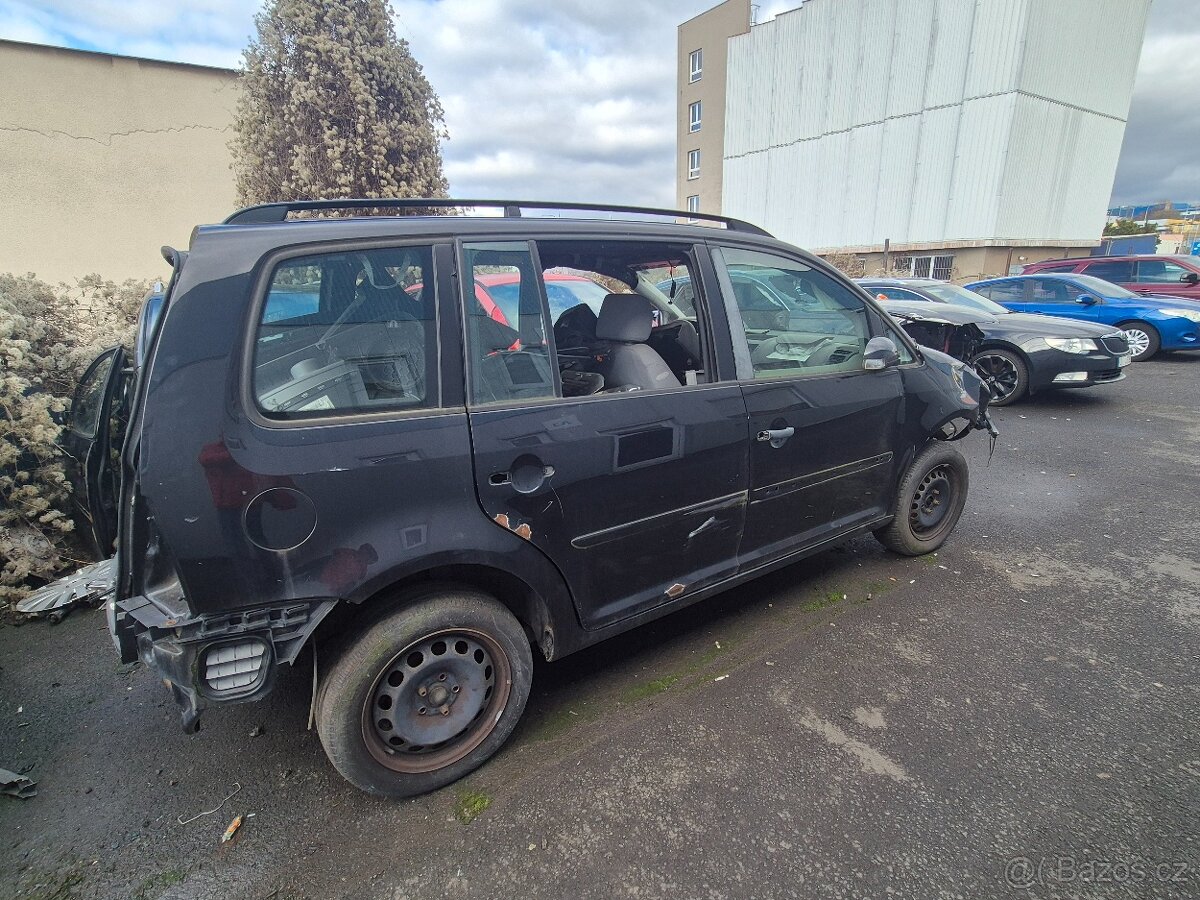 Volkswagen Touran - 4