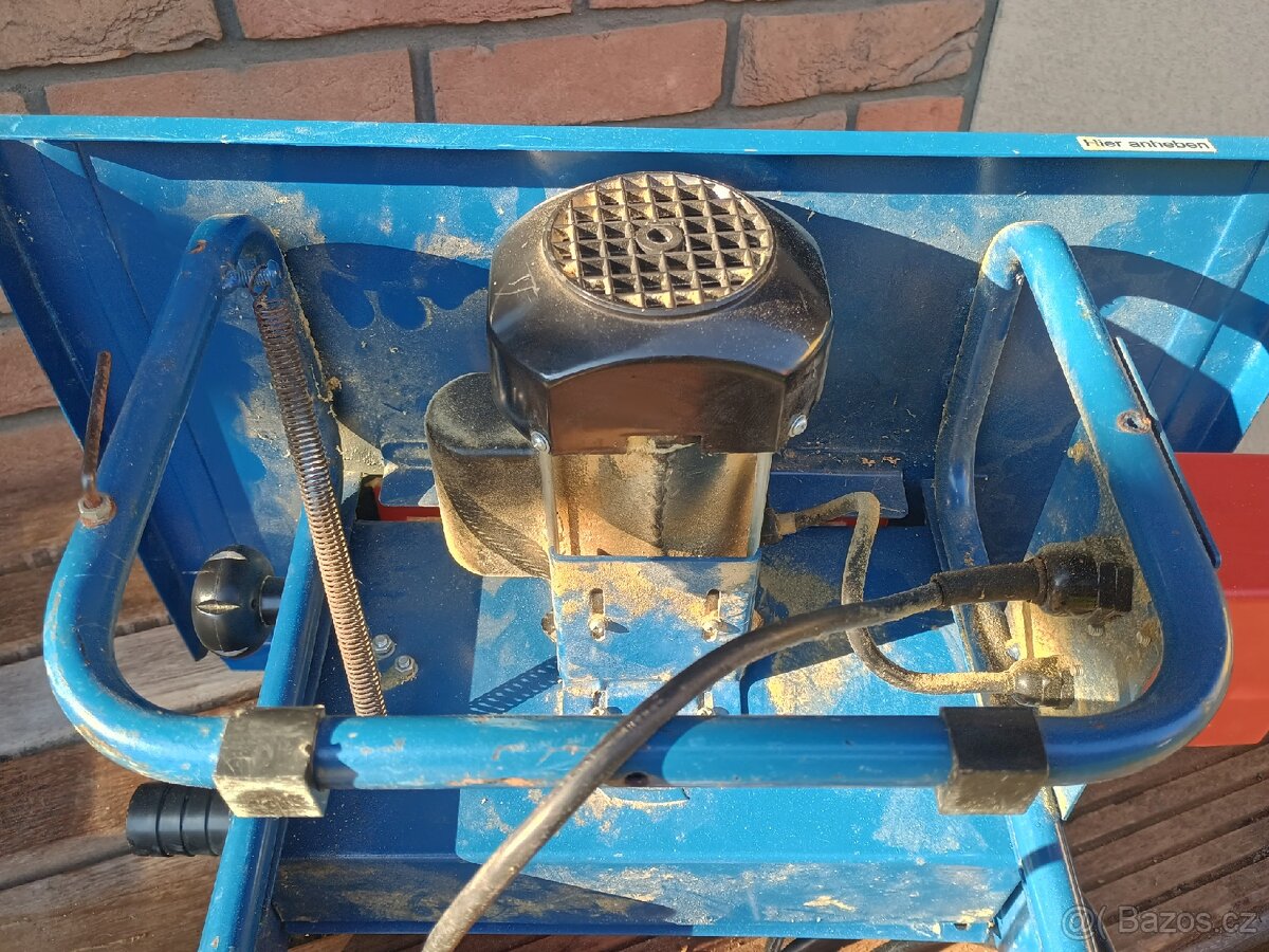 Malá stolní pila na opravu - 4