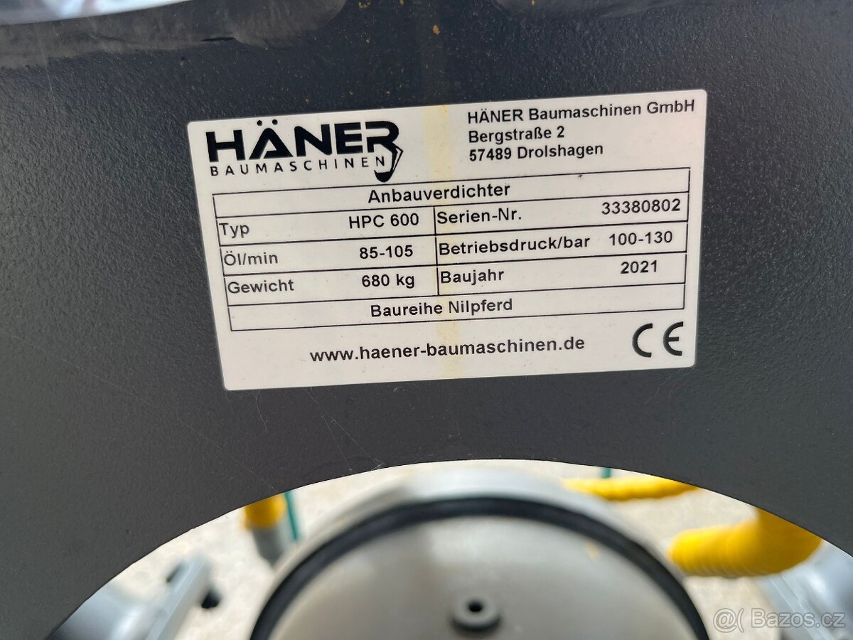 Hutnící vibrační deska na bagr 680kg - 4