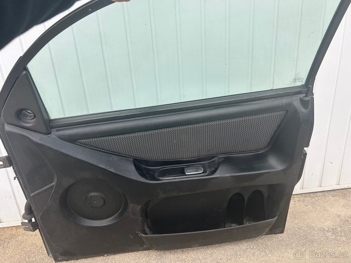 Dvere s el.stahovačkou - 4