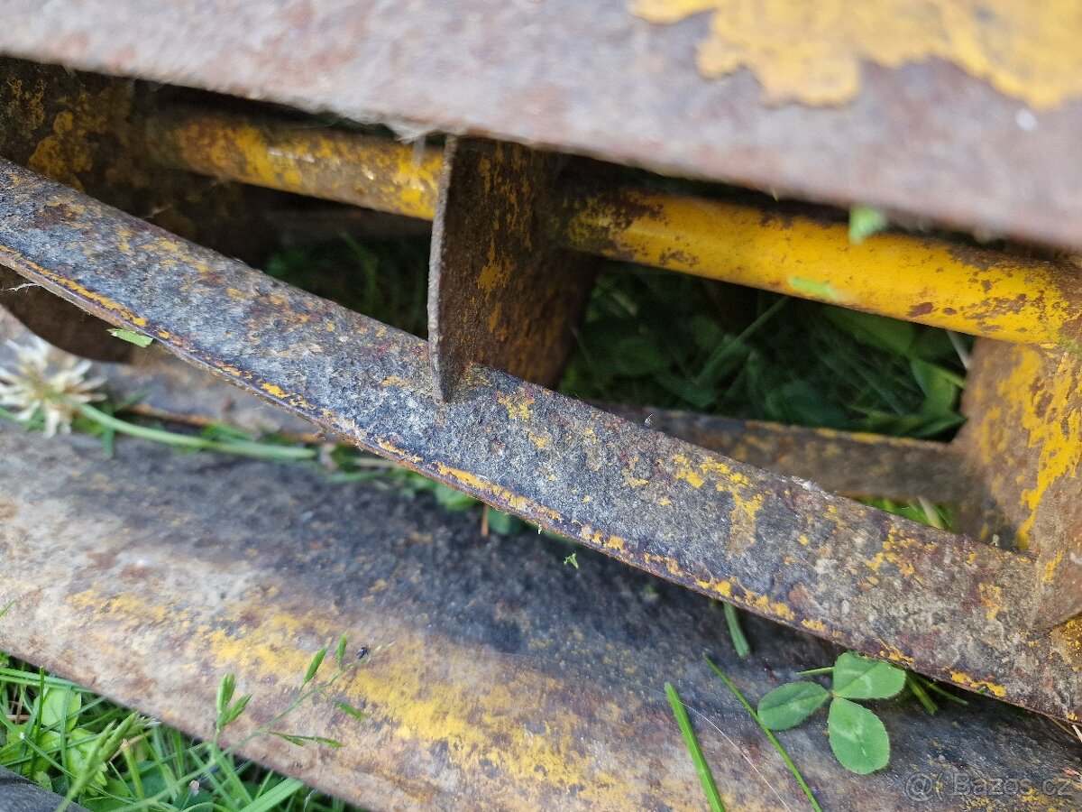 Mechanická sekačka na trávu - 4