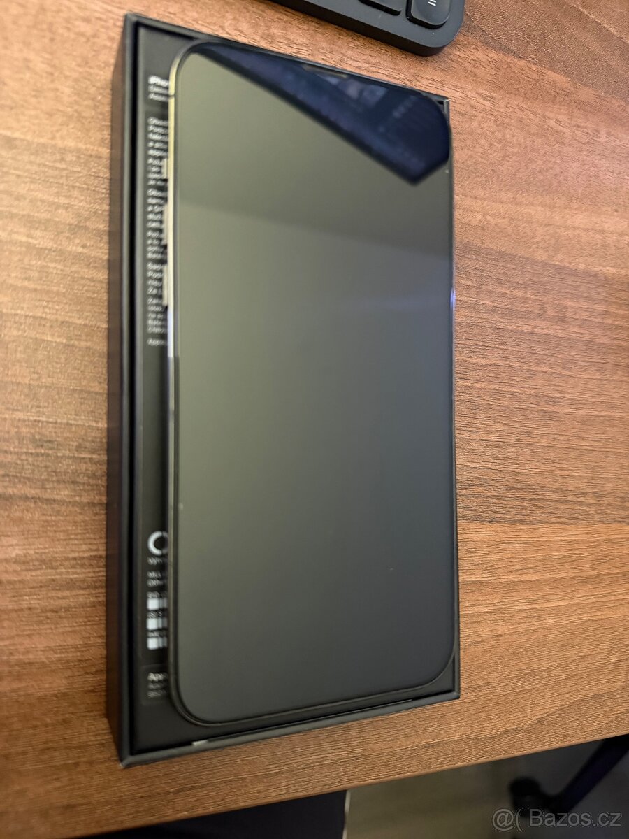 iPhone 13 Pro Max 256GB Graphite - 4