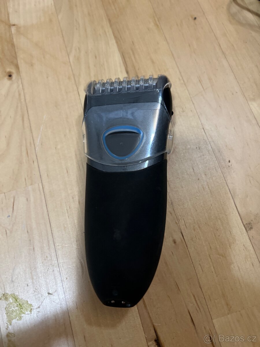 Prodám holící strojek Braun - 4