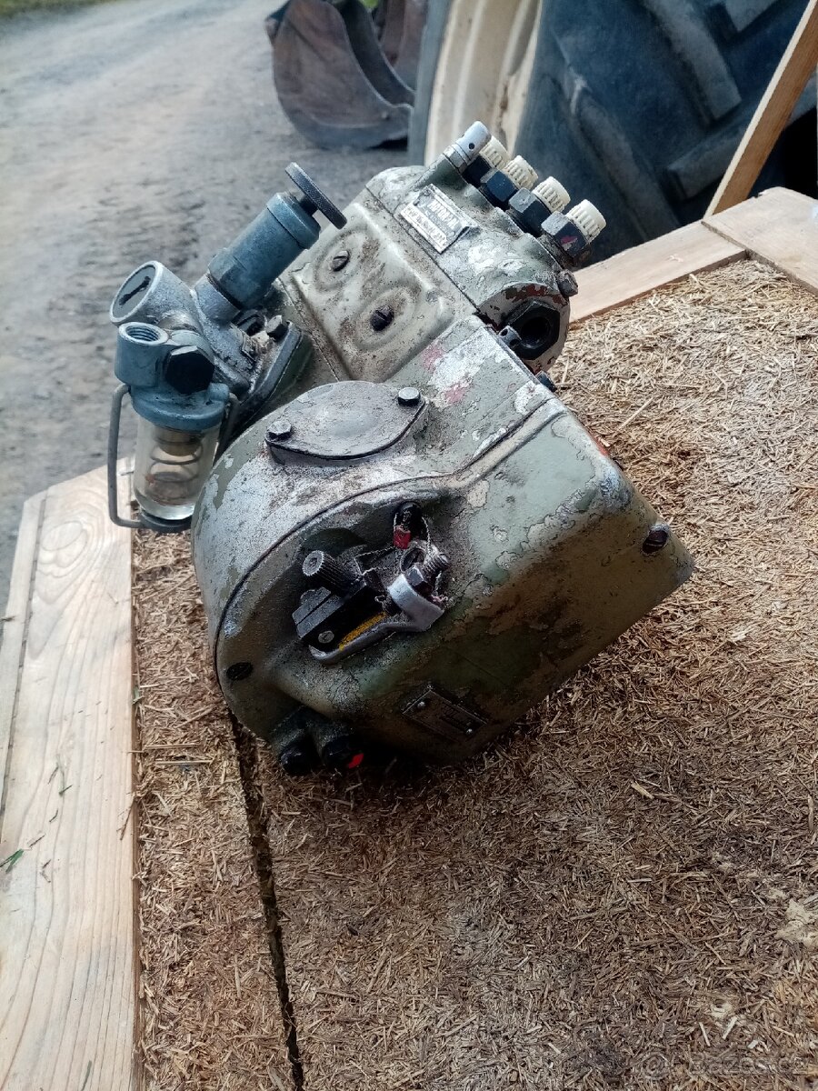 Střikovaci čerpadlo traktor Zetor 5511 - 4