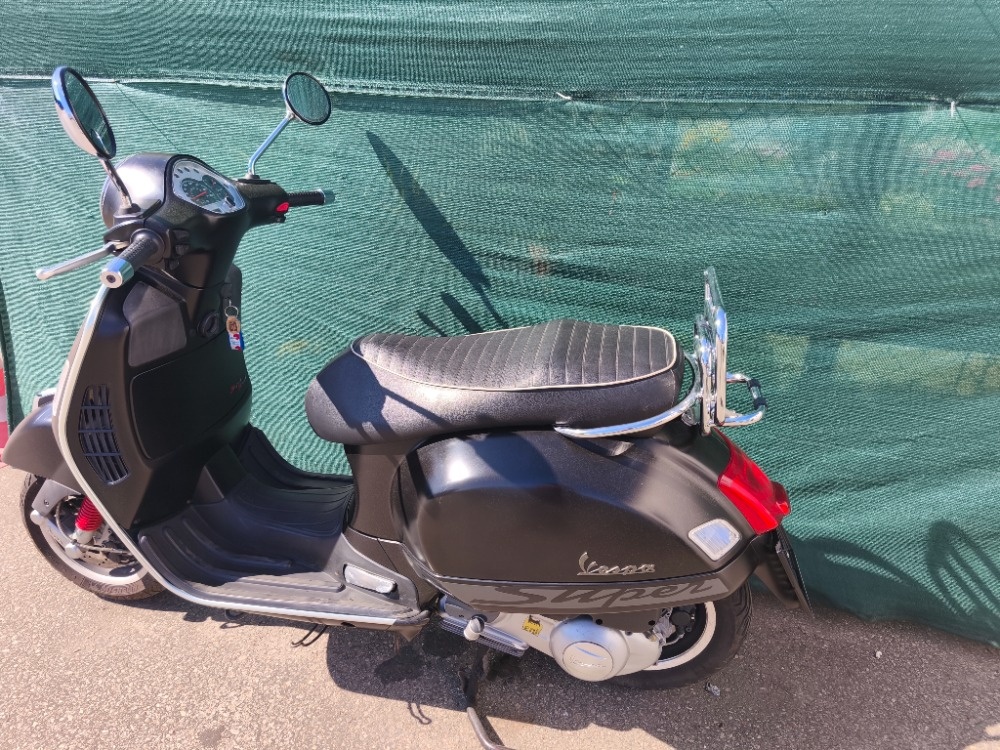 Vespa GTS 300i.e. Super (2011) - 4