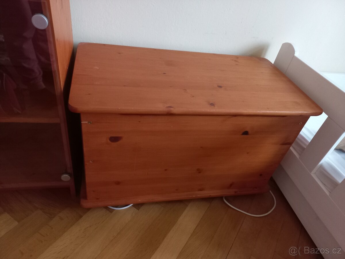Nábytek masiv dřevo set 6ks - knihovny, komoda, stůl, postel - 4