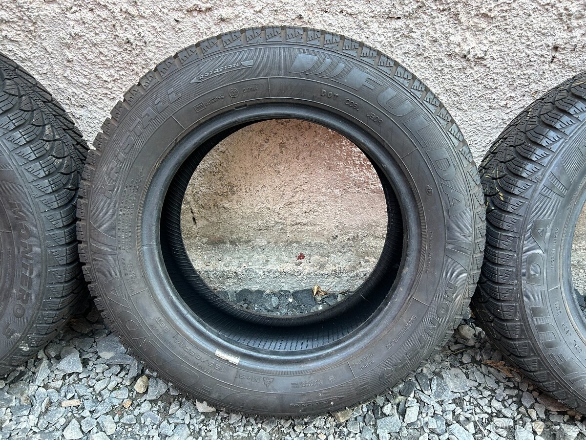 Prodám gumy 185/65/14 - 4