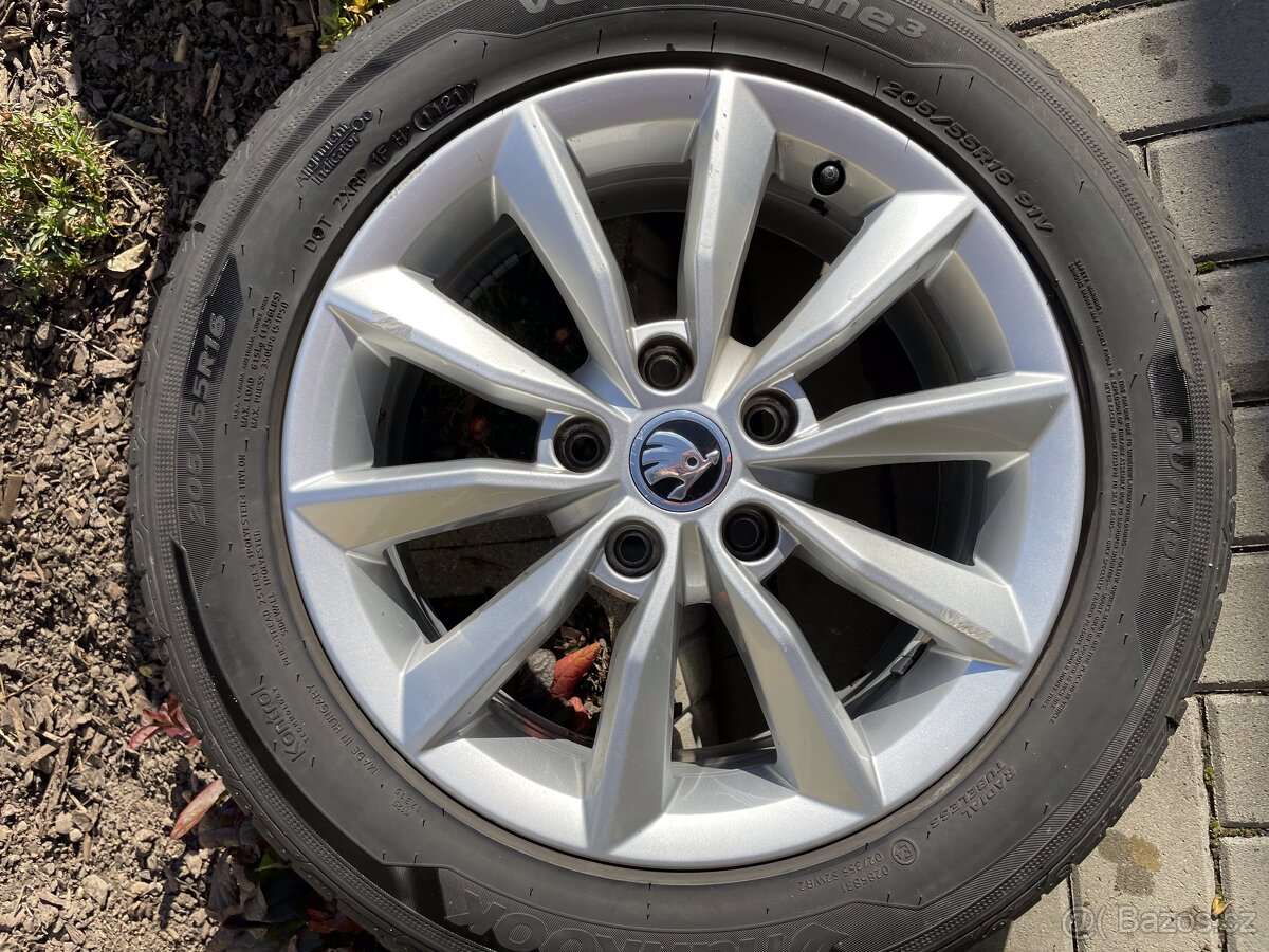 Alu kola Škoda 16" -6.5Jx16H2 ET46 s pneu Hankook - 4