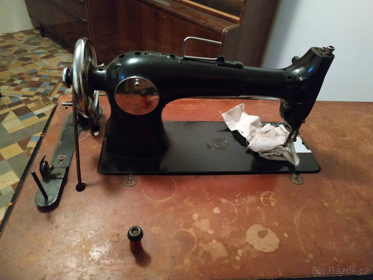Nabízím šicí stroj - 4