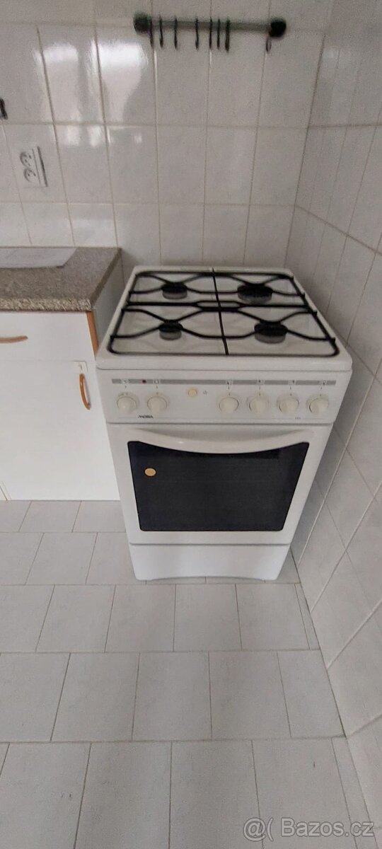 Kuchyňská linka + sporák - 4