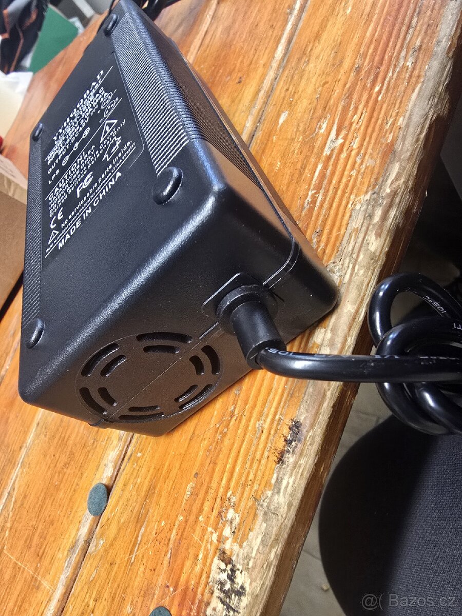 Nabiječka baterií 36V (42V) 4A rychlá - 4