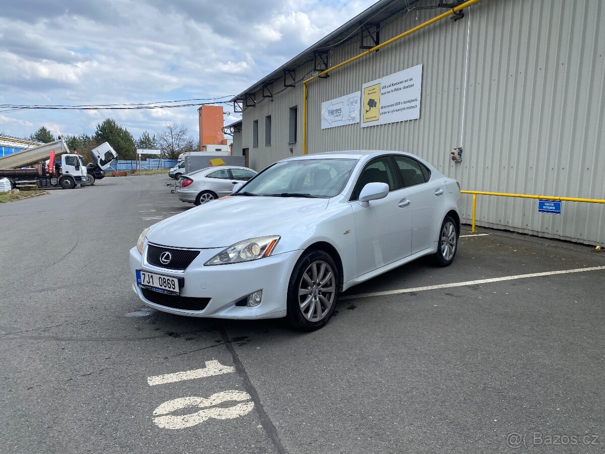 Lexus IS220D rok 2011 - 4