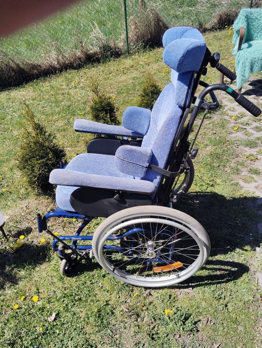 Invalidní vozík polstrovaný - 4