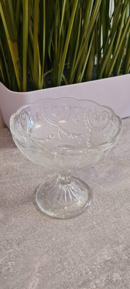 Prodám pohárky na zmrzlinu 4ks - 4