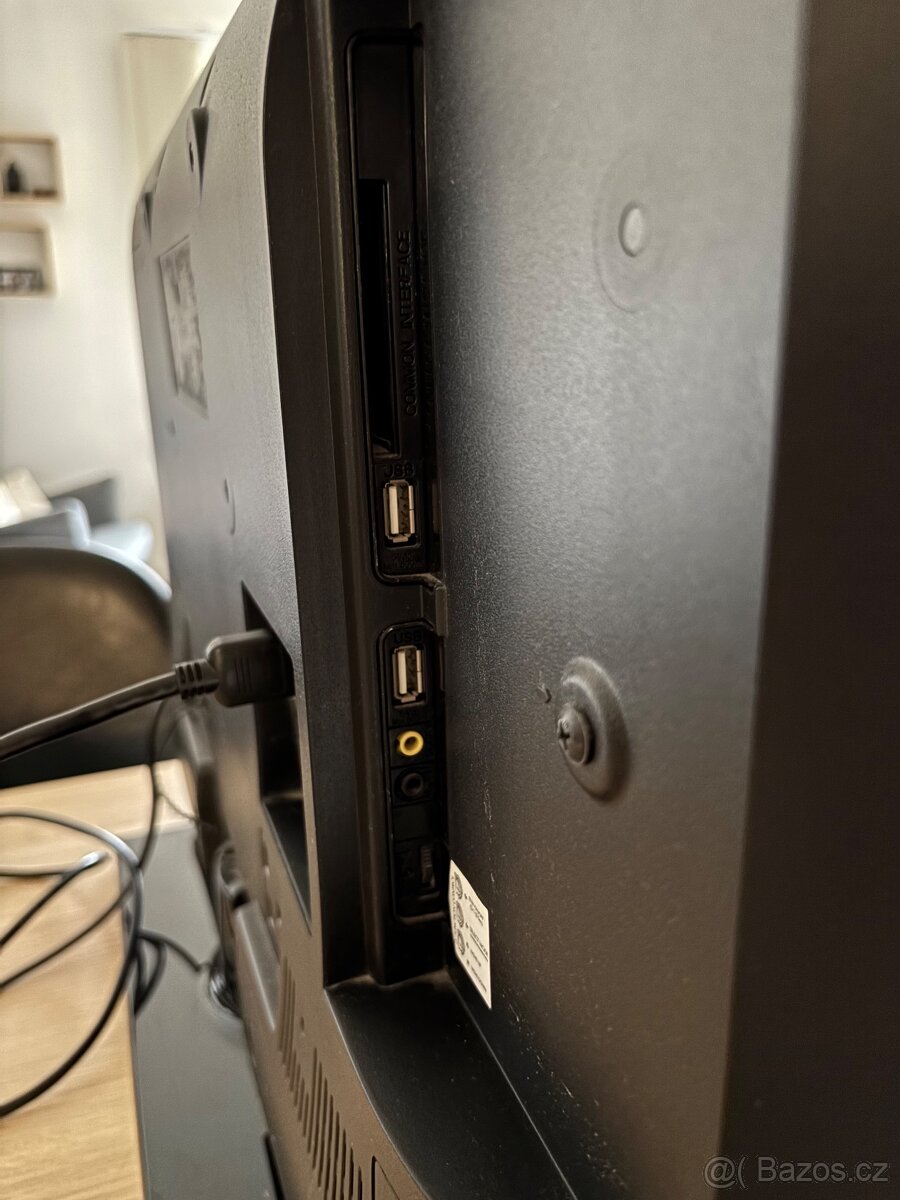 TV Hyundai 32” LCD - 4