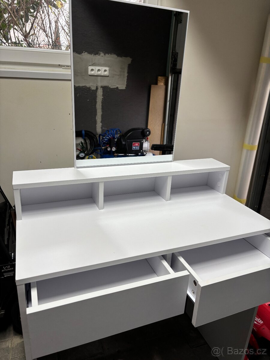 Toaletní stolek bílý - 4