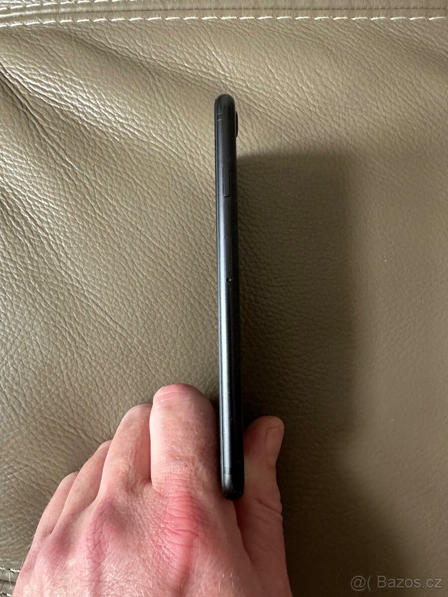 iPhone SE 64GB 2020 - 4