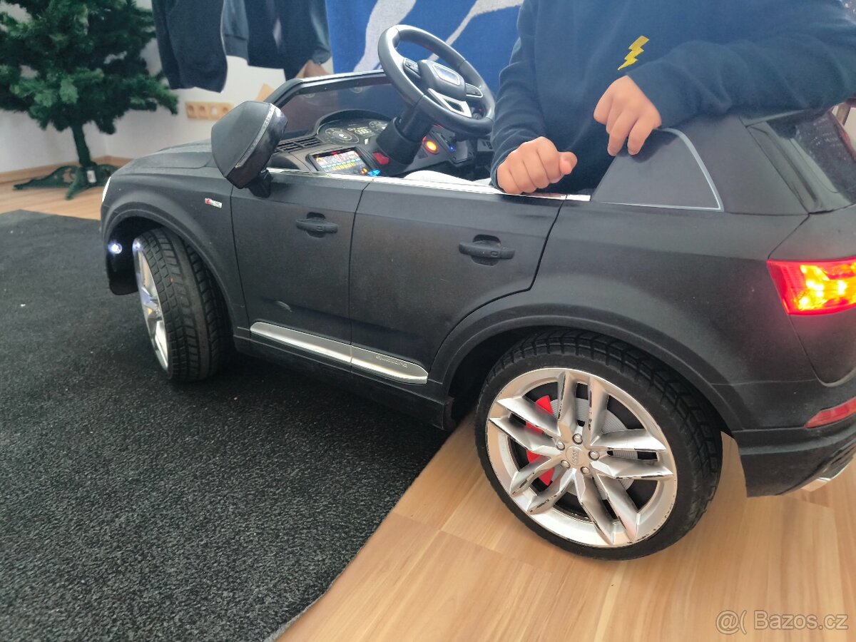 Elektrické autíčko Audi Q7 - 4