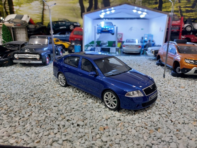 model auta Škoda Octavia RS TFSi 2006 Otto mobile 1:18 - 4