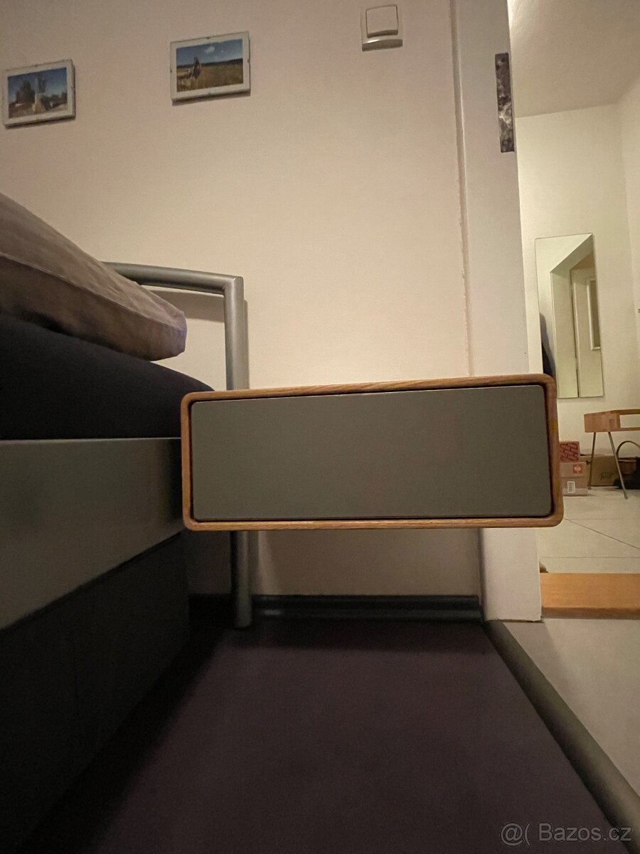 Dubový noční stolek - 4