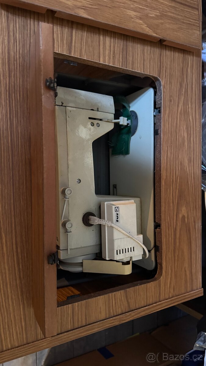 Prodám funkční skříňkový šicí stroj Veritas - 4