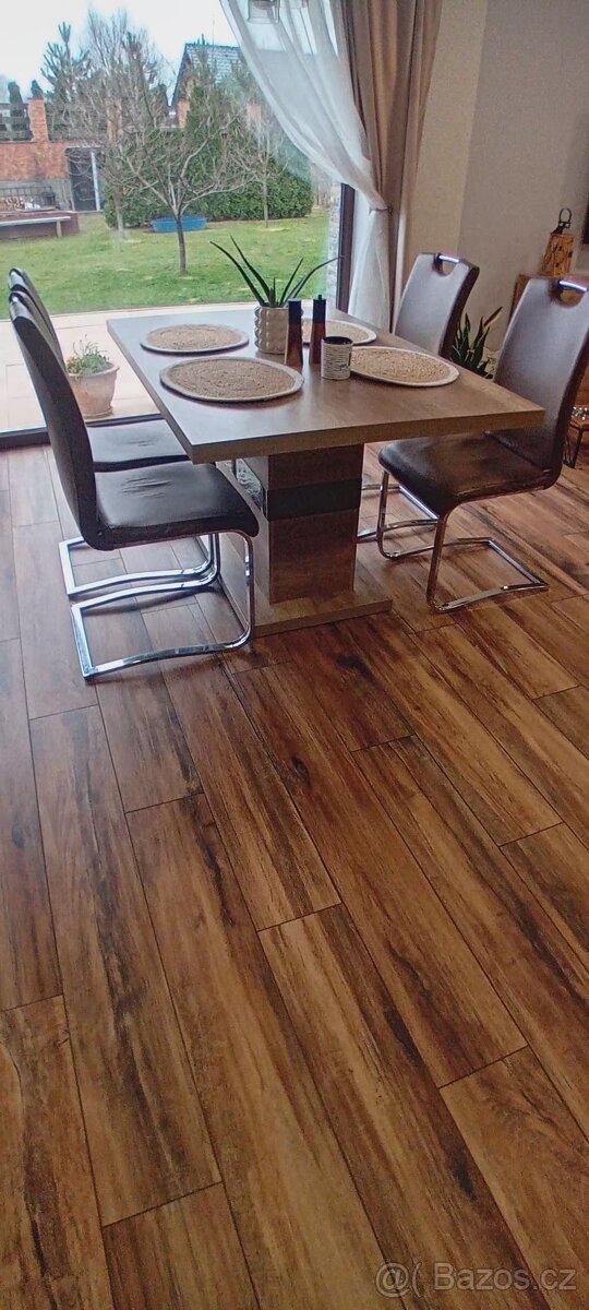 Jídelní stůl + 4 židle - 4