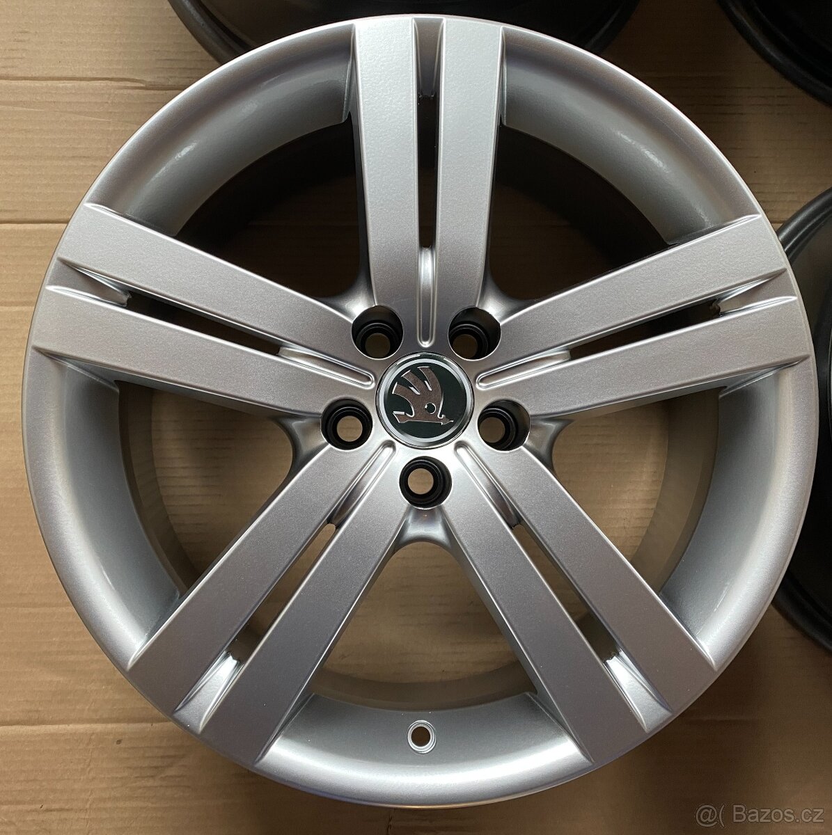 nová alu kola 17", rozteč šroubů 5x100 - 4