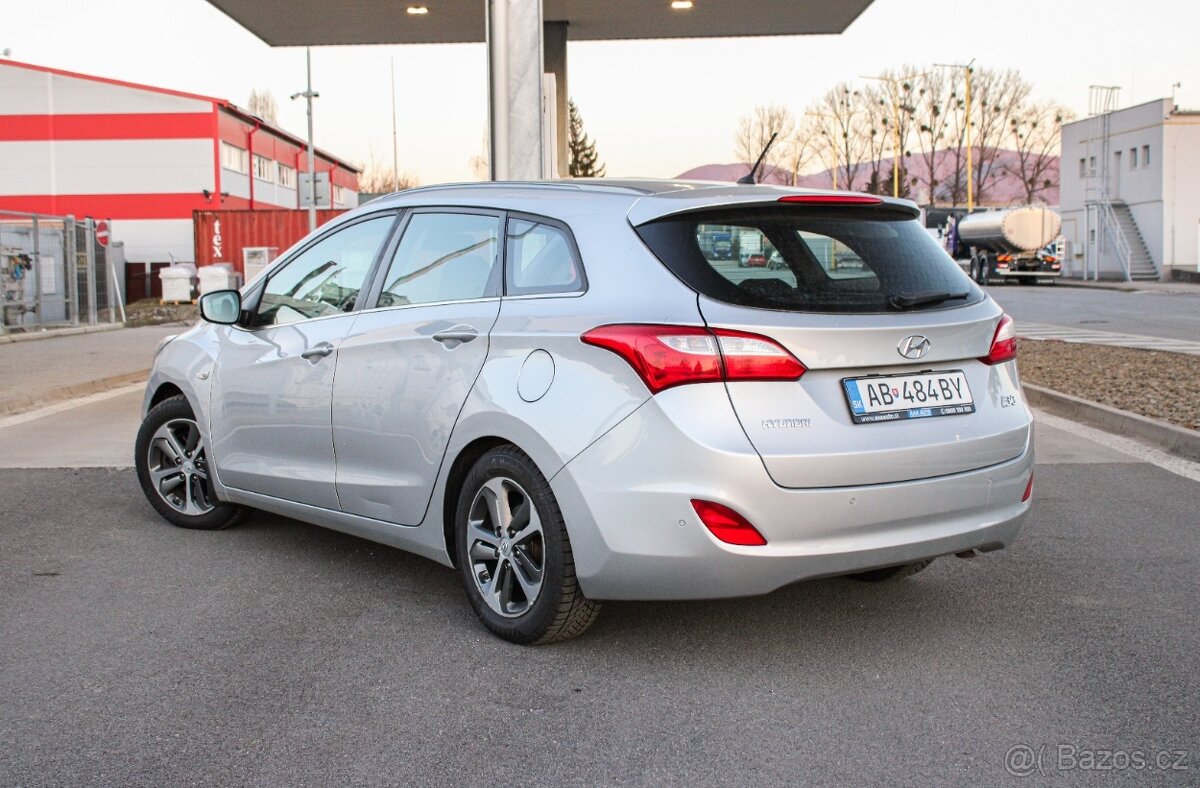 Hyundai i30 CW 1.6 CRDi 16V DOHC - 4