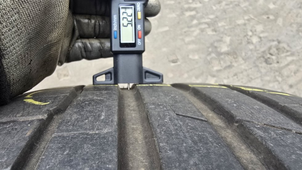 Letní pneu 235/35/19 Hankook - 4