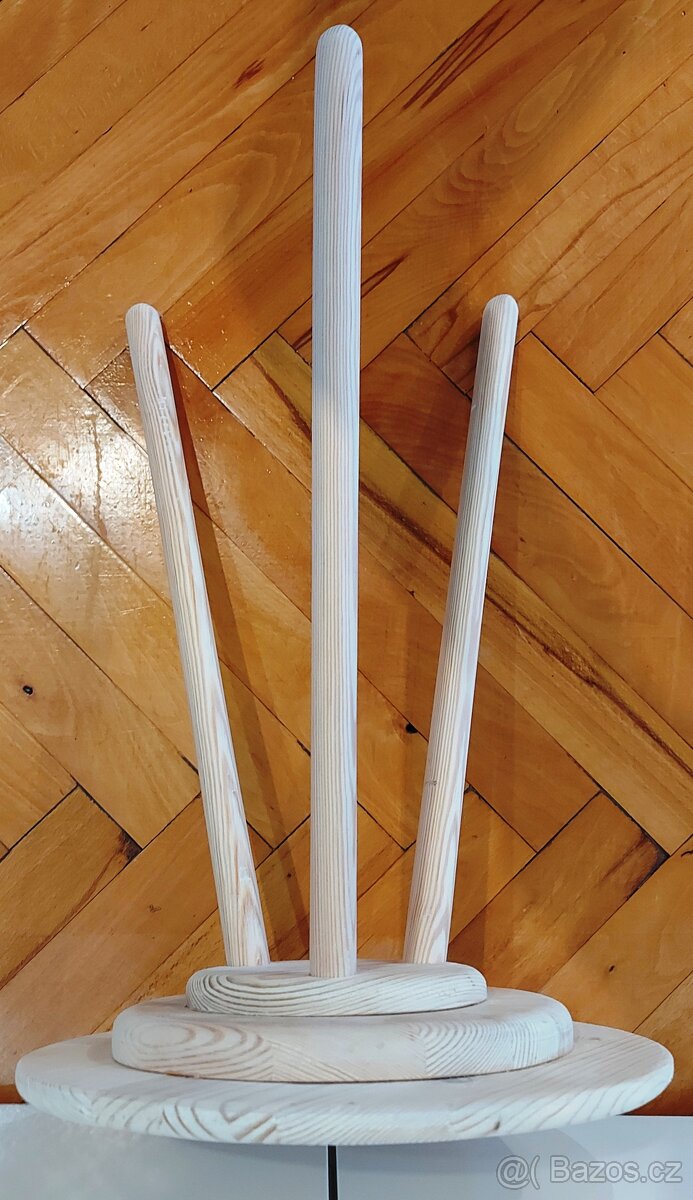 Květinový stolek na trojnožce.,, - 4