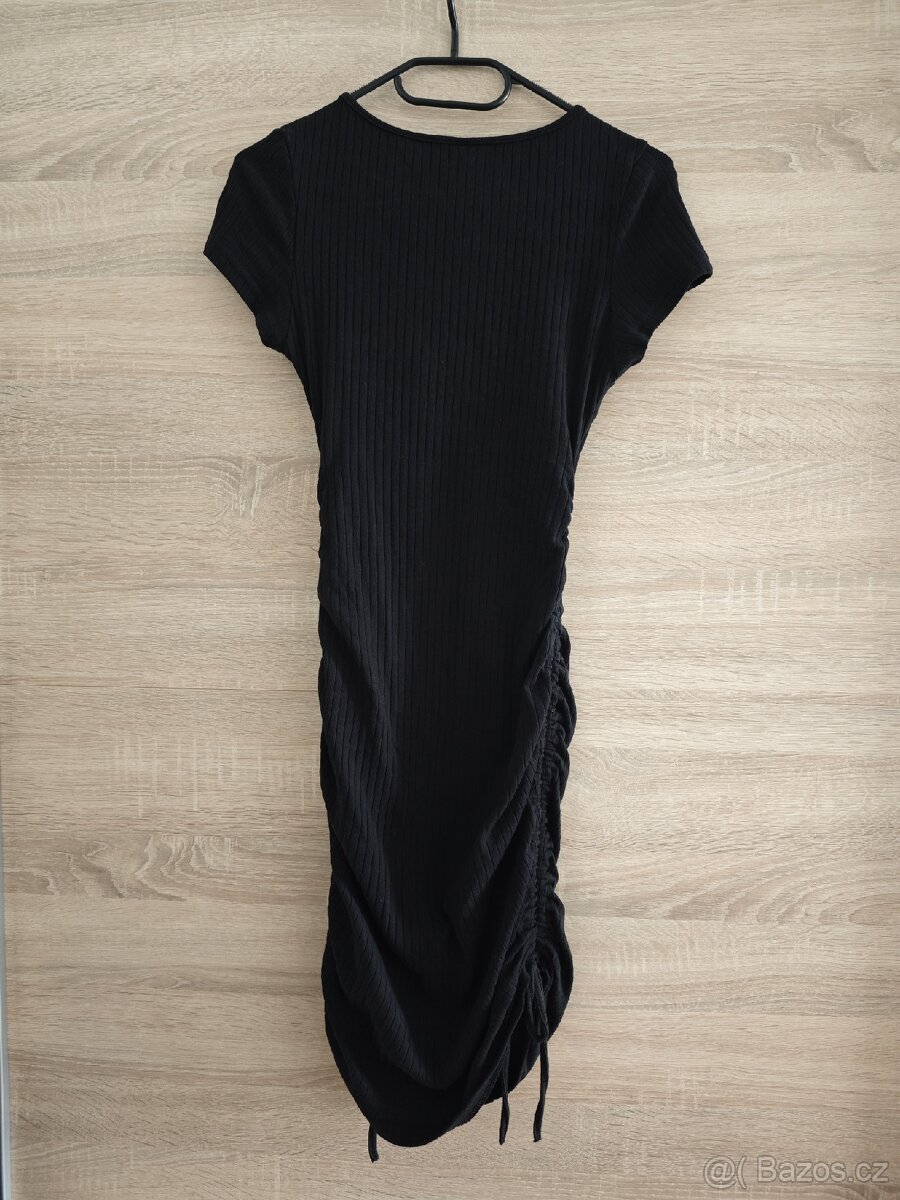 Černé šaty s řasením - 4