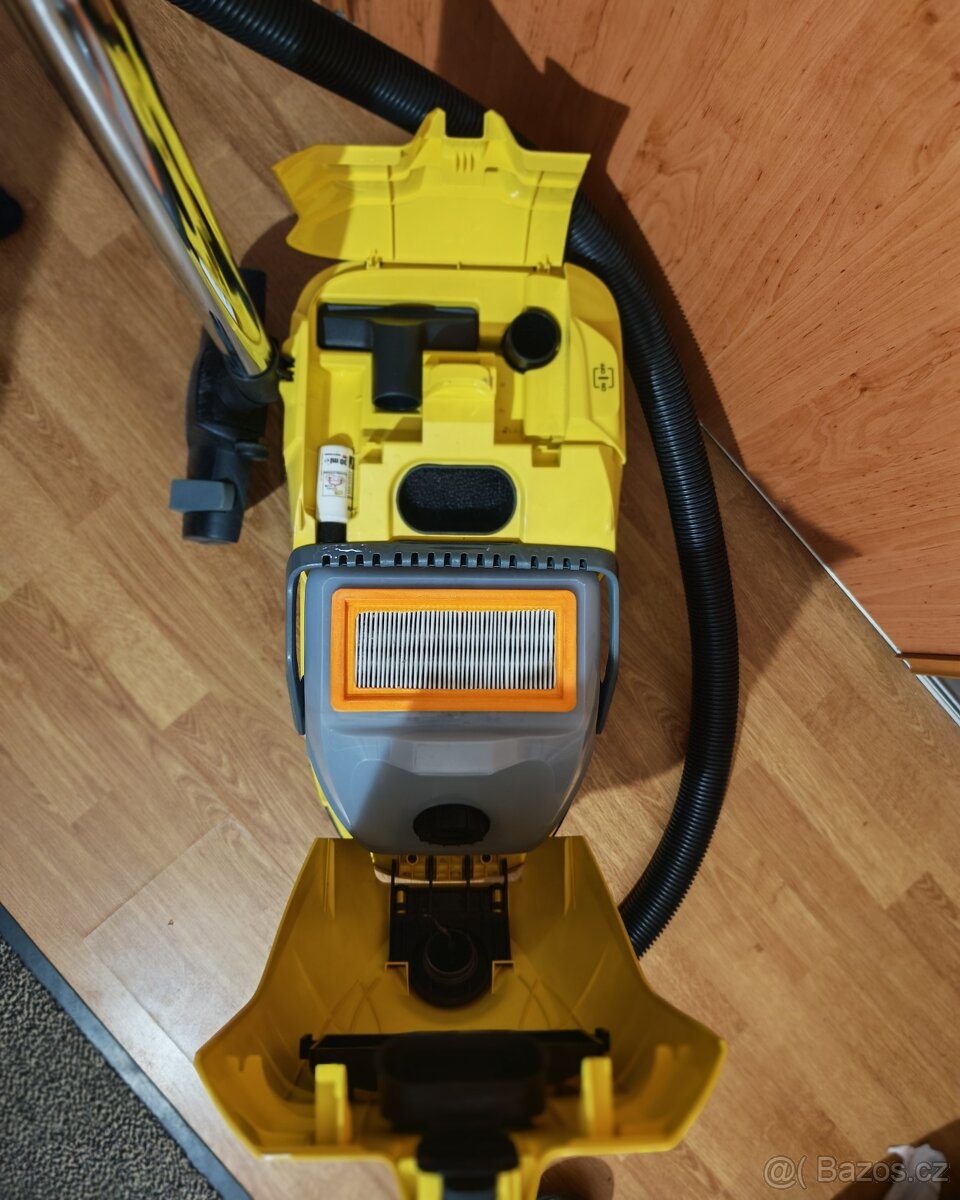 Kärcher DS6 Bezsáčkový vysavač s vodním filtrem - 4