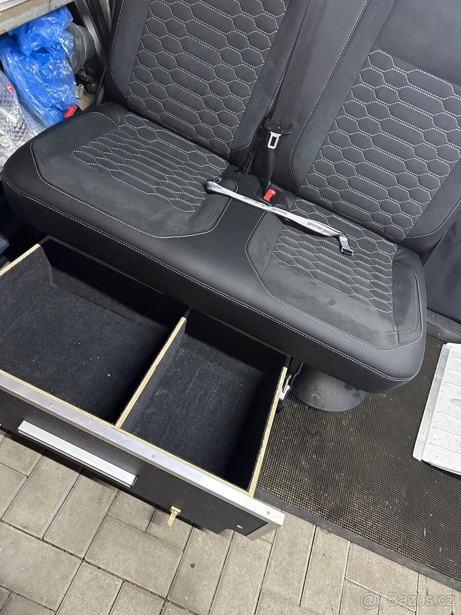 Sedacka s posteli - 4