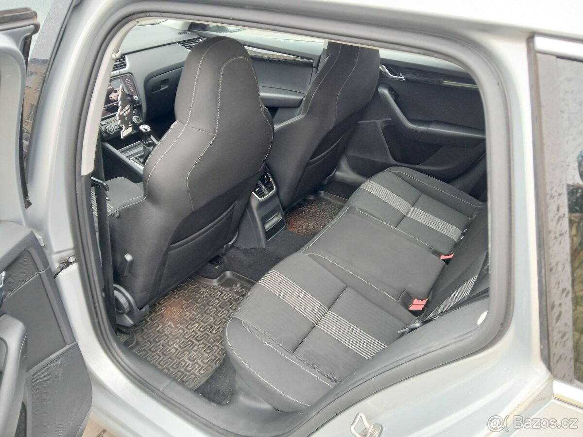 ŠKODA Octavia Combi Style 2,0 TDI 110 kW - 4